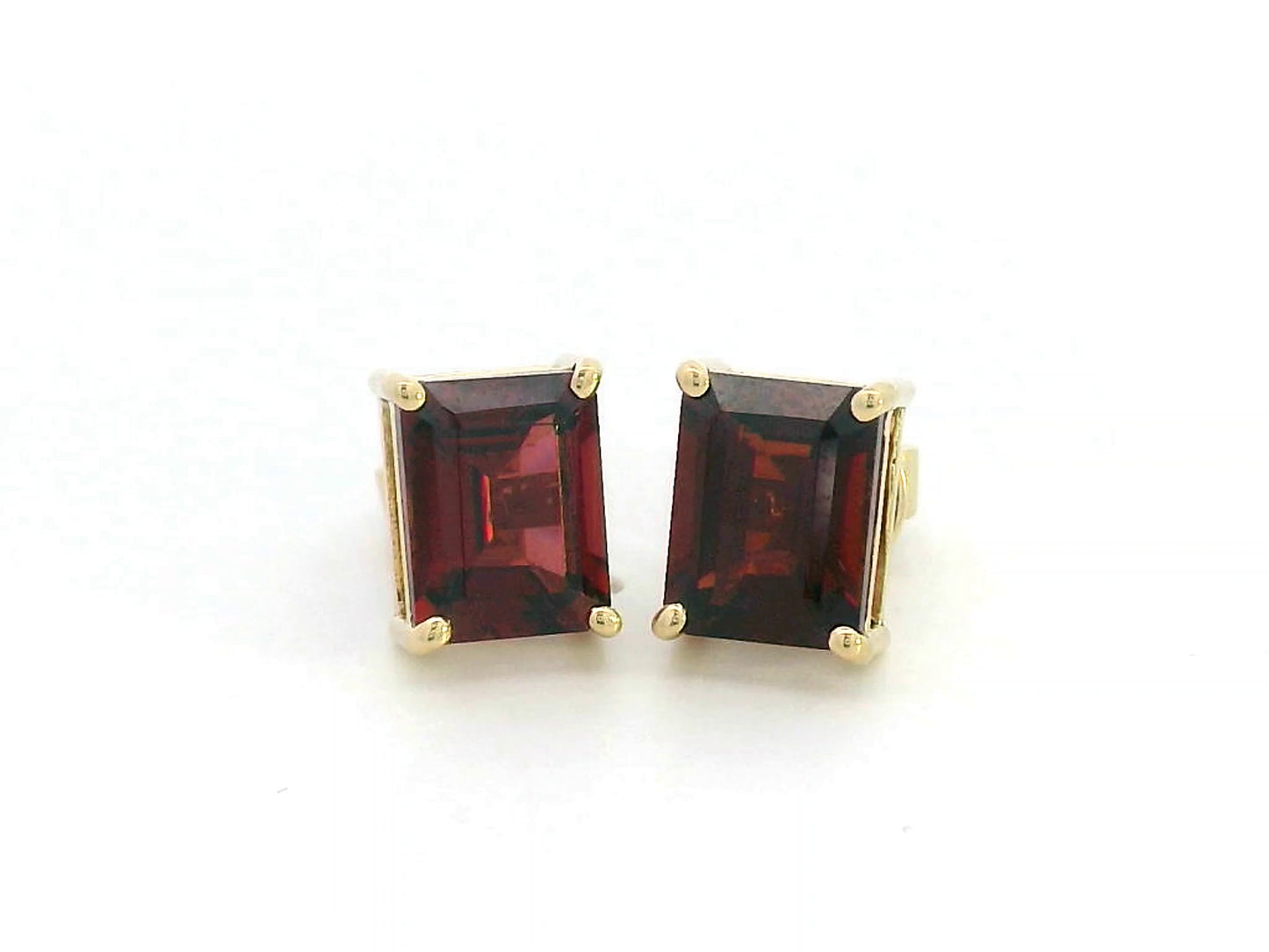 18K yellow gold earrings with emerald-cut garnets in four-prong setting, 4.29 carat total