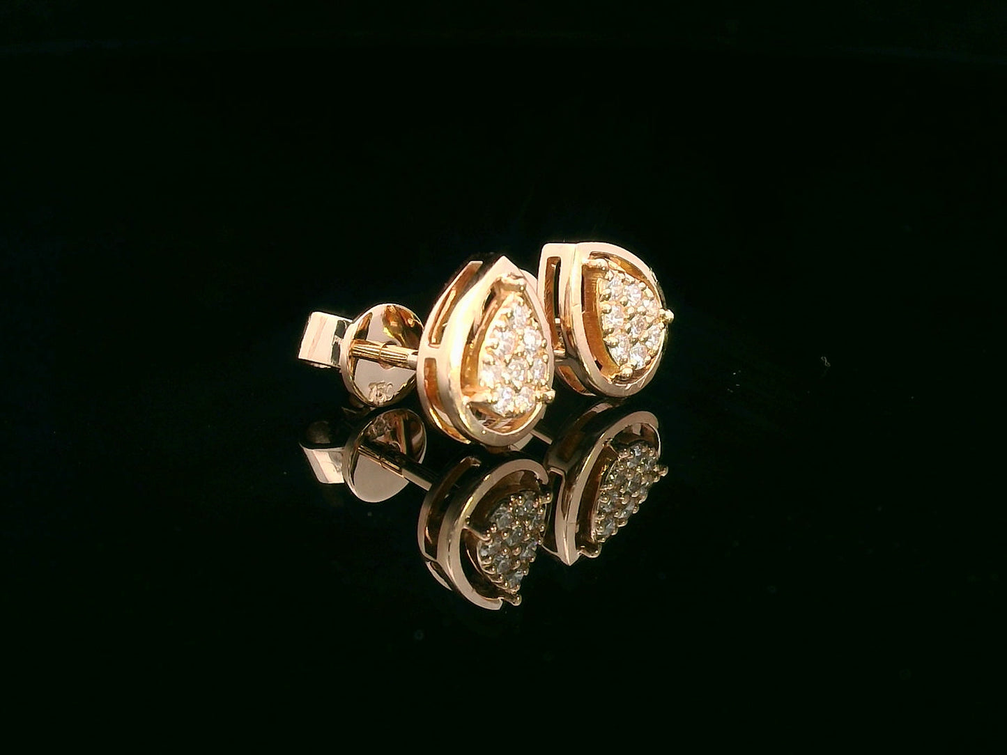 18K gold teardrop stud earrings with 0.15 carat diamond cluster