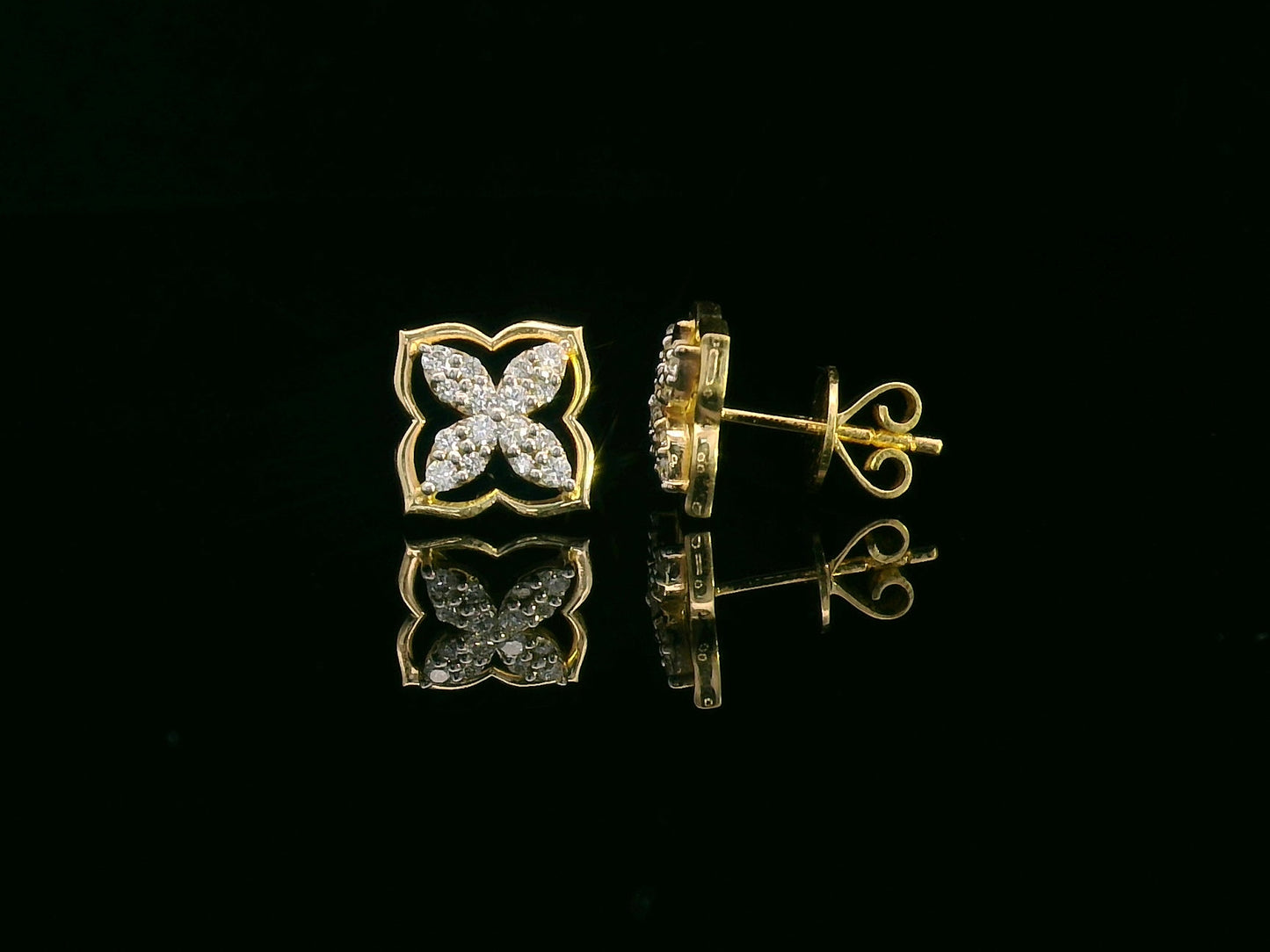 18K Gold Floral Diamond Stud Earrings with 0.25 Carat Total Weight