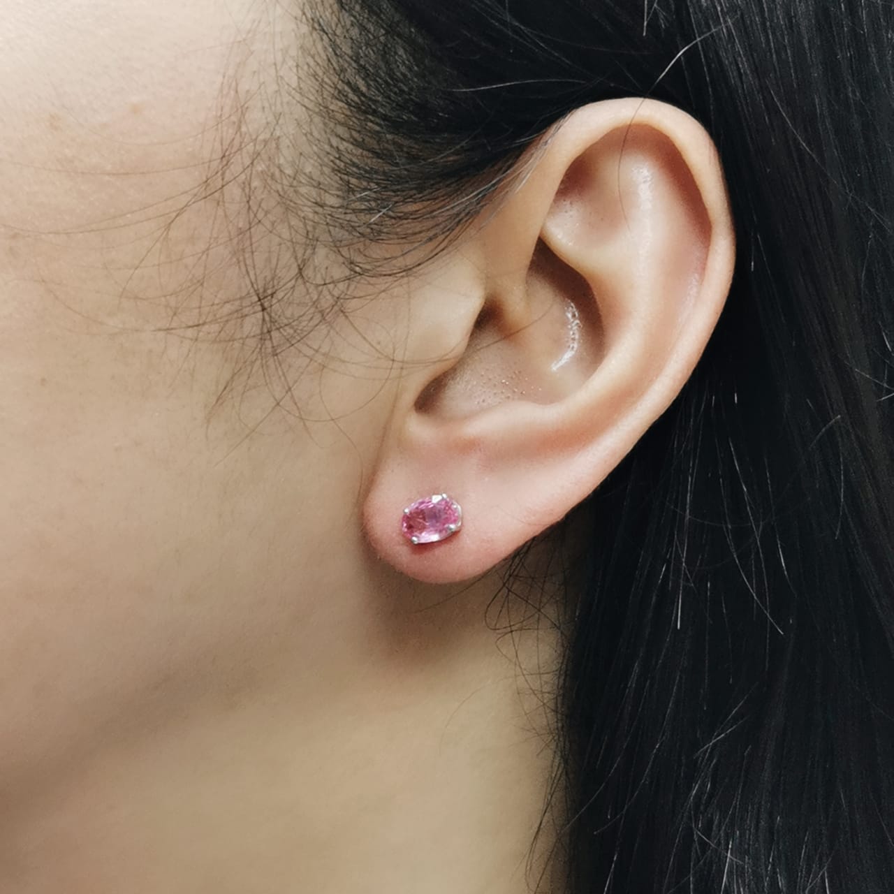 18K white gold stud earrings set with 1.66 carat pink sapphires