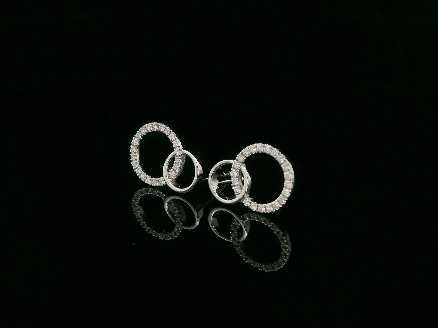 18K gold interlinked diamond circle stud earrings with 0.27 carats of round diamonds.