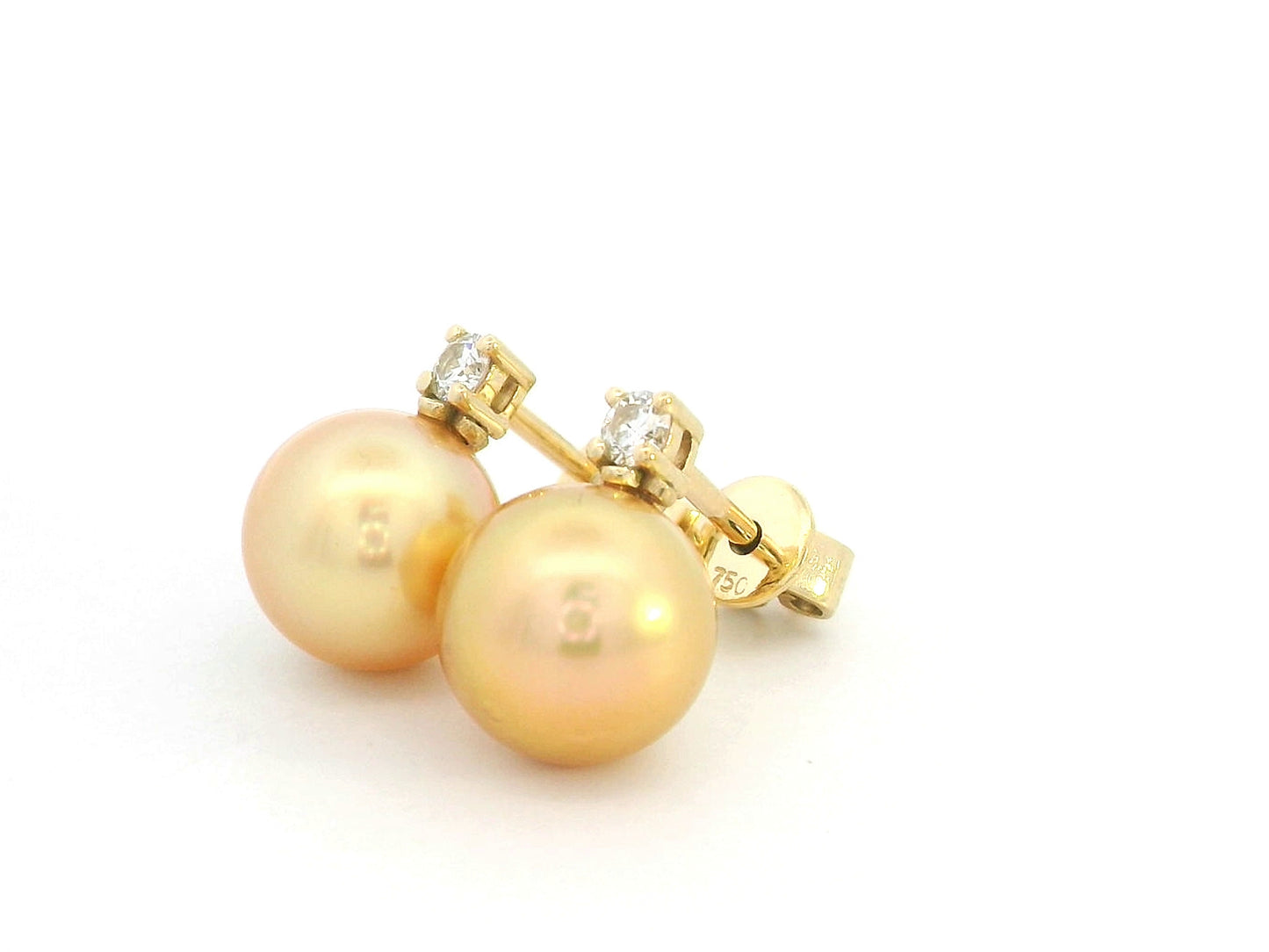 Classic golden pearl earrings topped with sparkling diamonds