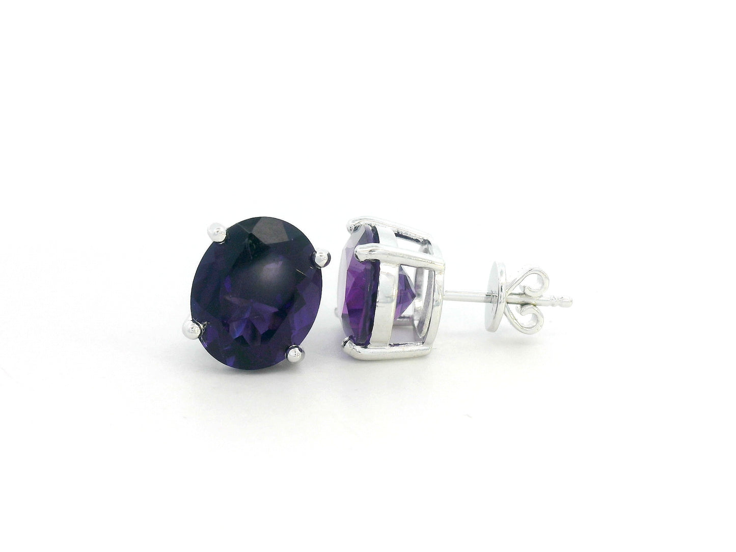 Oval amethyst stud earrings in 18K white gold