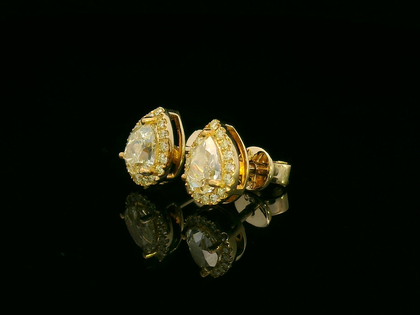 18K yellow gold halo stud earrings with pear-shaped fancy yellow diamonds