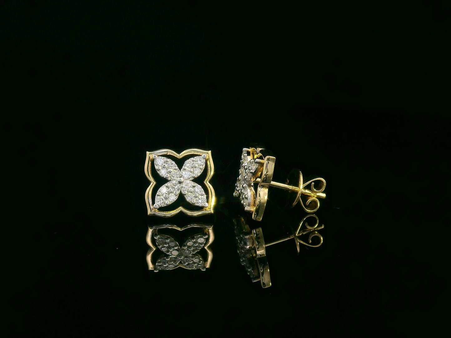 18K Yellow Gold Clover Diamond Stud Earrings, 0.26 Carat Round Diamonds, Floral-Inspired Design