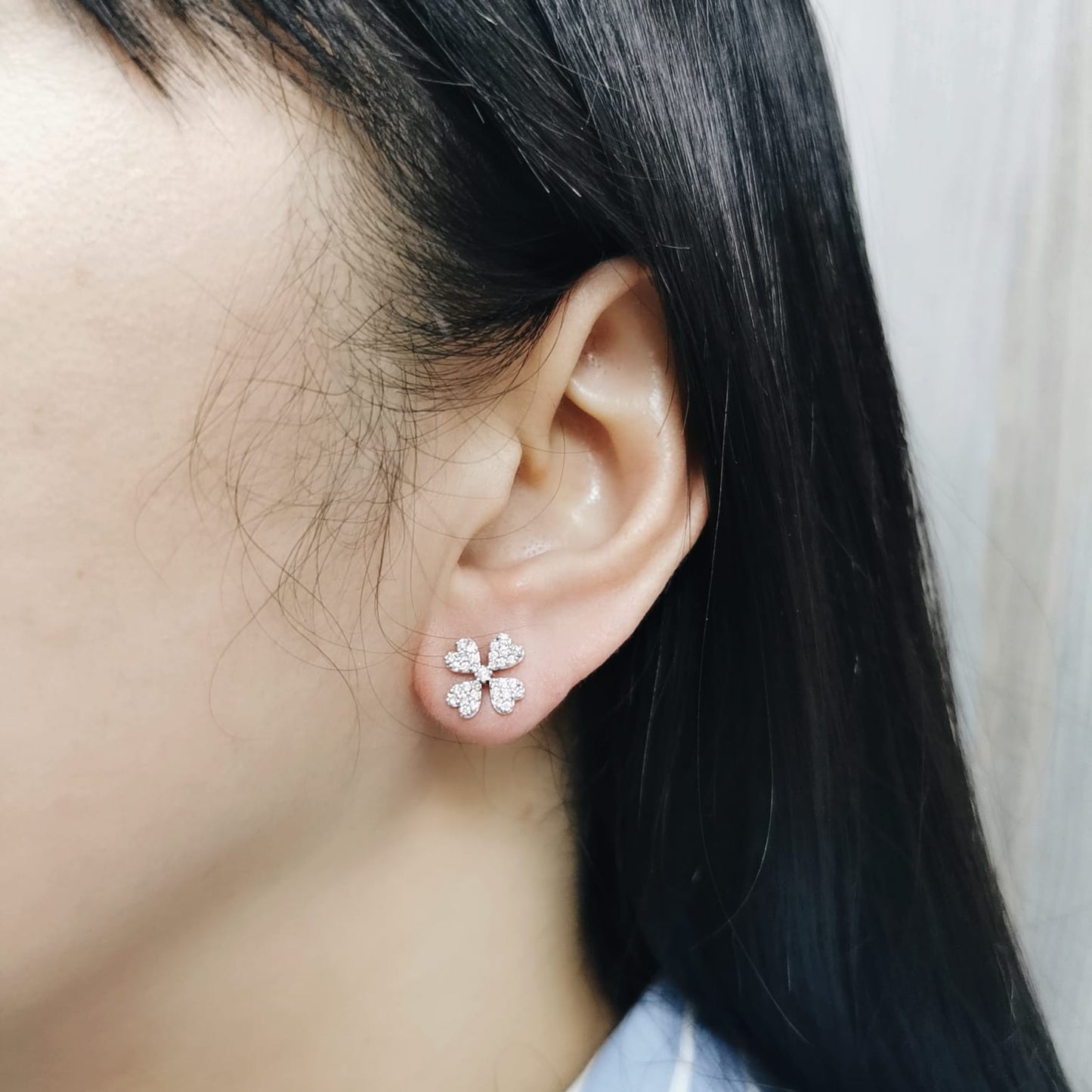 Diamond floral stud earrings with heart-shaped petals in 18K gold, 0.46 carat total weight