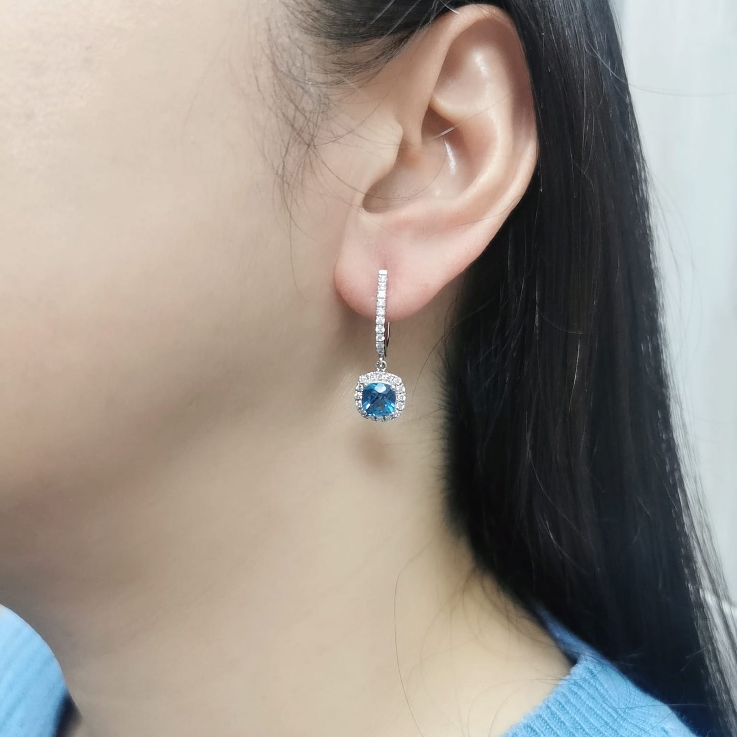Elegant London Blue Topaz & Diamond Drop Earrings in 18K Gold – 2.33 Carat