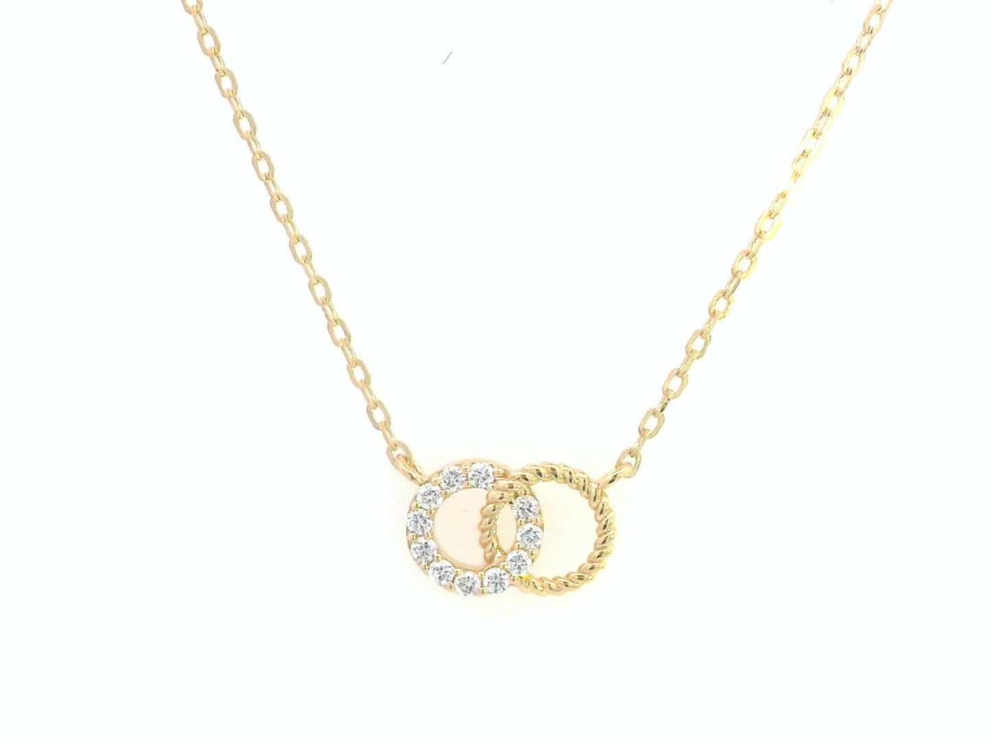 18K Gold Interlocking Circles Diamond Necklace featuring 0.14 carats of round-cut diamonds, elegant twisted rope detail, and a dainty gold chain – perfect for gifting or everyday elegance.
