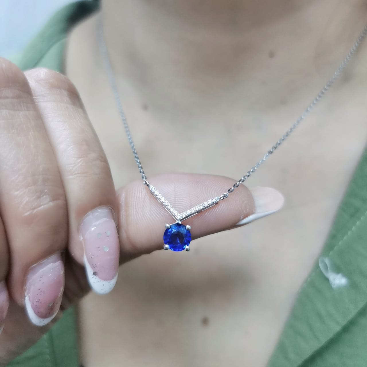 18K Gold Blue Sapphire Necklace with Diamond Accents – 0.95ct Sapphire & 0.08ct Diamonds
