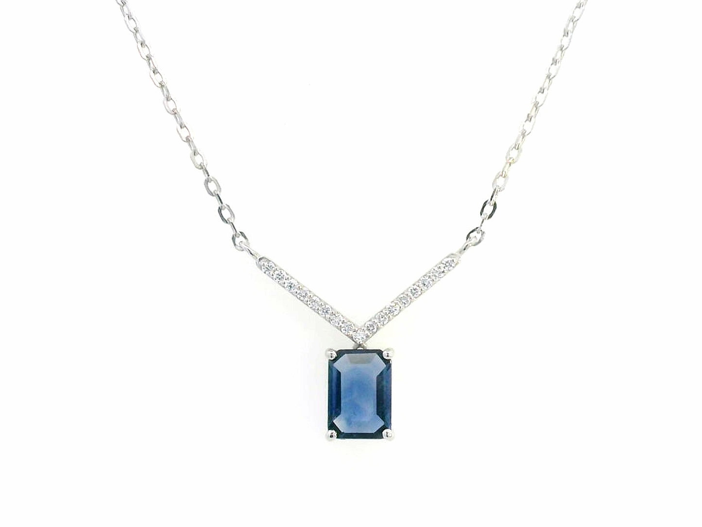 Elegant 18K Gold Necklace with Blue Sapphire and Diamonds – 0.86ct Sapphire & 0.08ct Diamonds