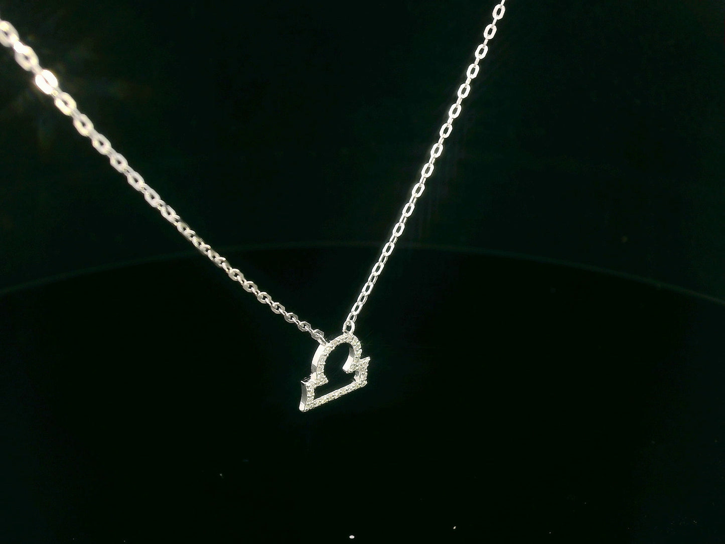 Libra zodiac pendant necklace in 18K gold with 0.09 carat diamonds on fine chain