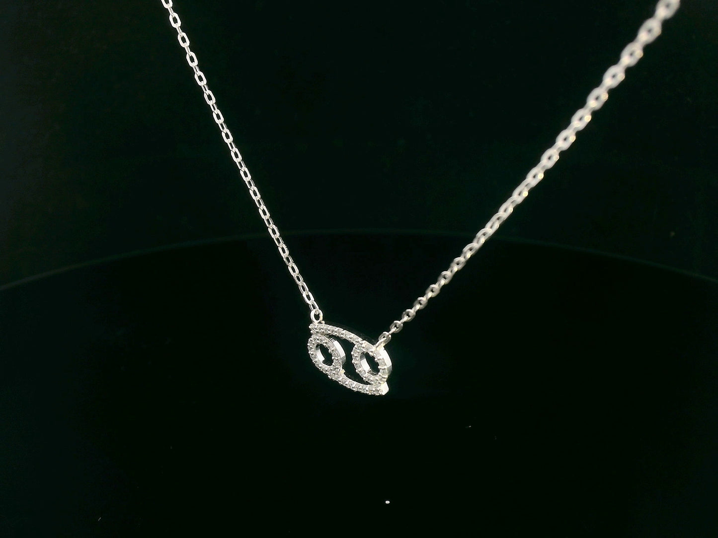 Cancer zodiac necklace in 18K gold with 0.17 carat diamond detailing on fine chain
