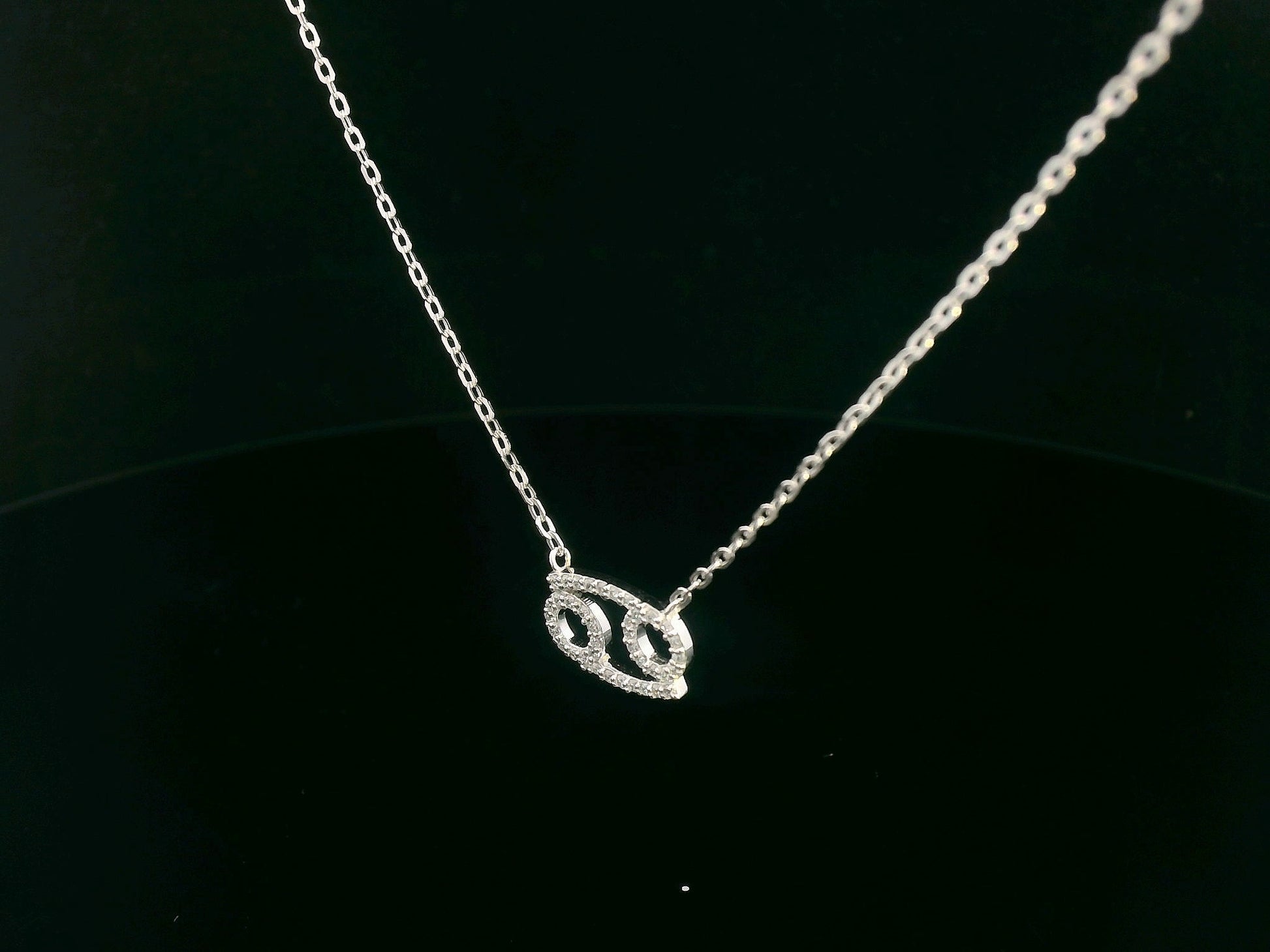 Cancer zodiac necklace in 18K gold with 0.17 carat diamond detailing on fine chain