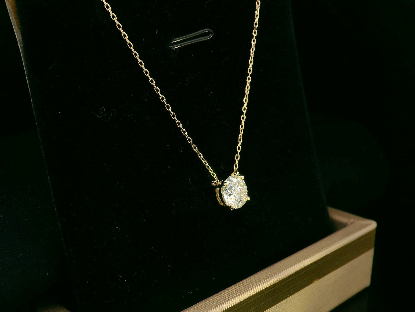 0.92 Carat GIA Certified Diamond, SI 1 , L color. Solitaire Pendant Necklace in 18K Yellow Gold