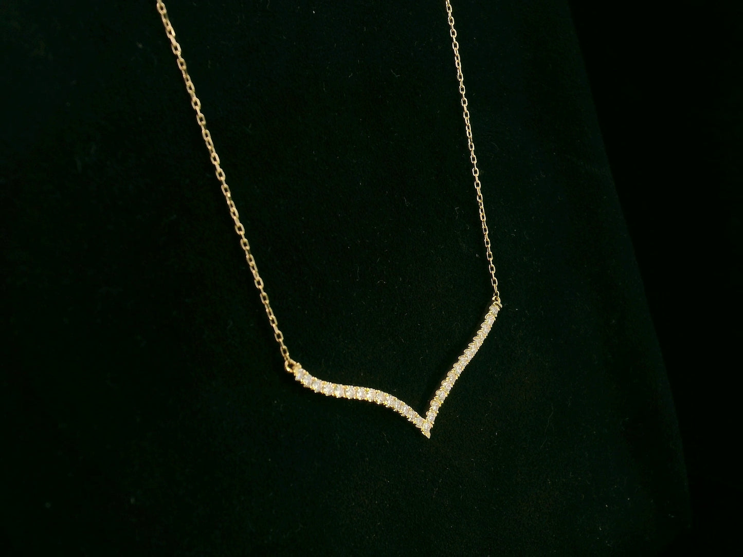 18K yellow gold V-shaped diamond necklace with 0.33ct round diamonds — Emirates Diamonds