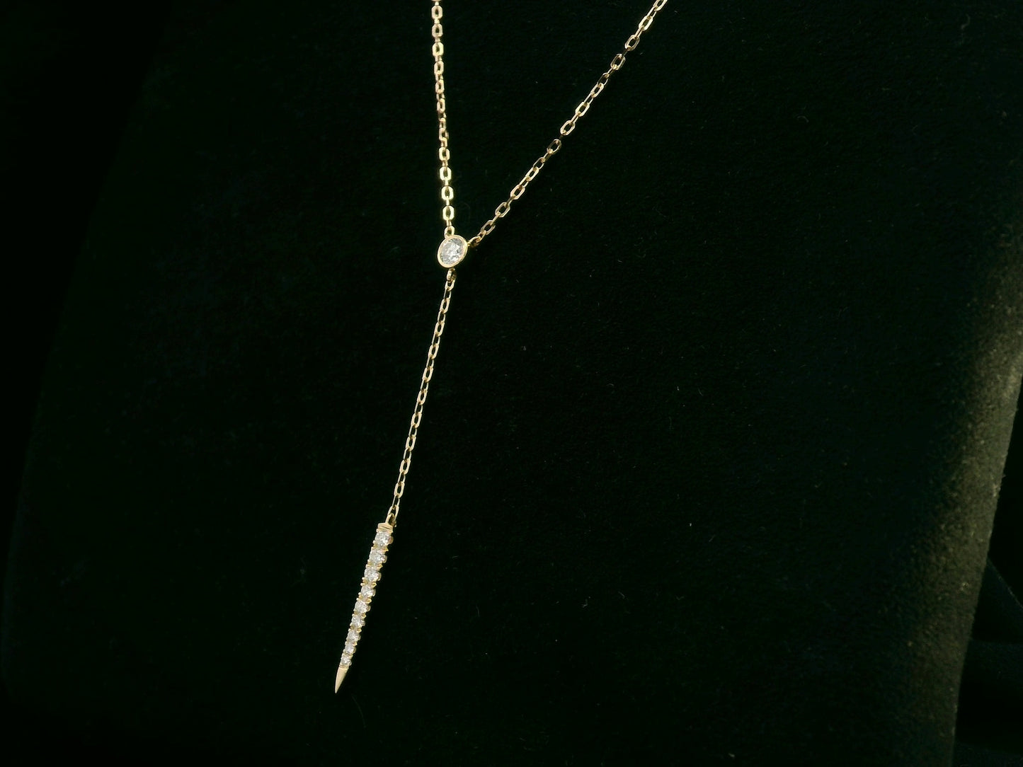 18K yellow gold diamond lariat necklace with bezel-set diamond and pavé drop – Emirates Diamonds.