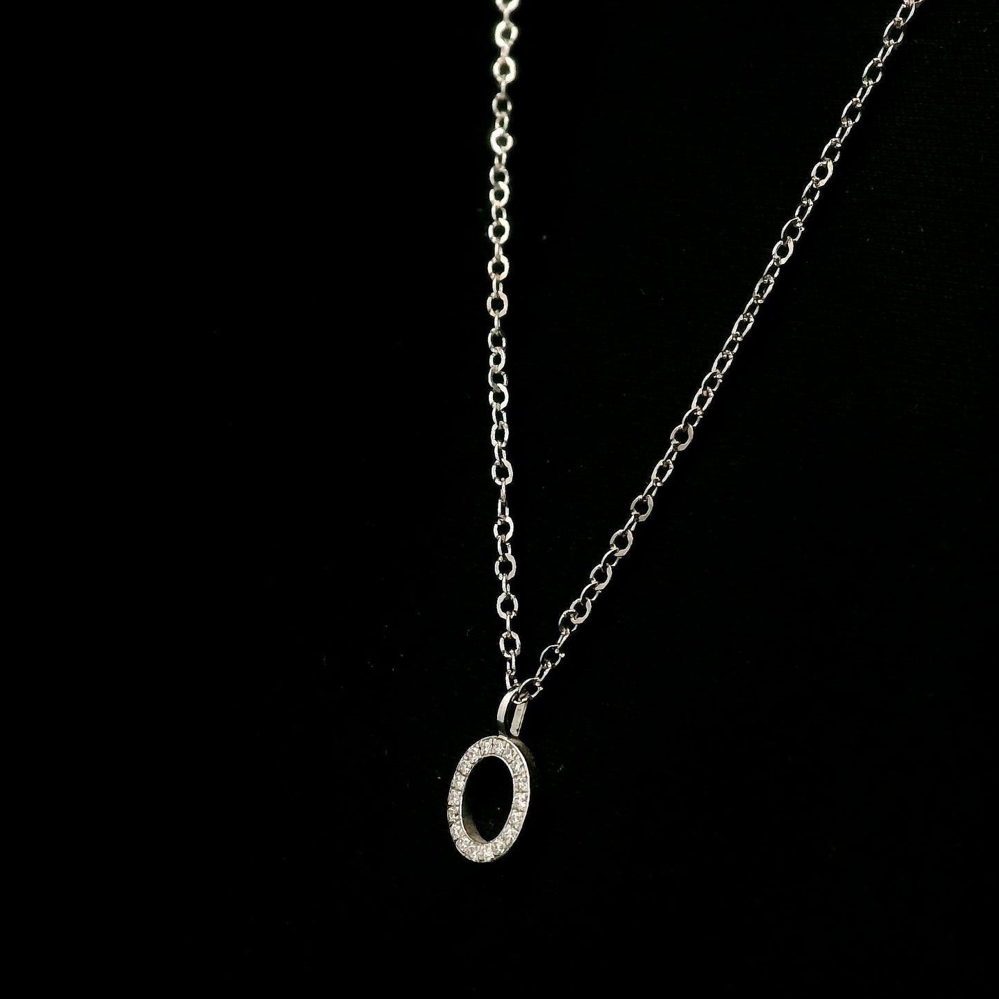 Diamond Initial O Alphabet Pendant In 18k Gold