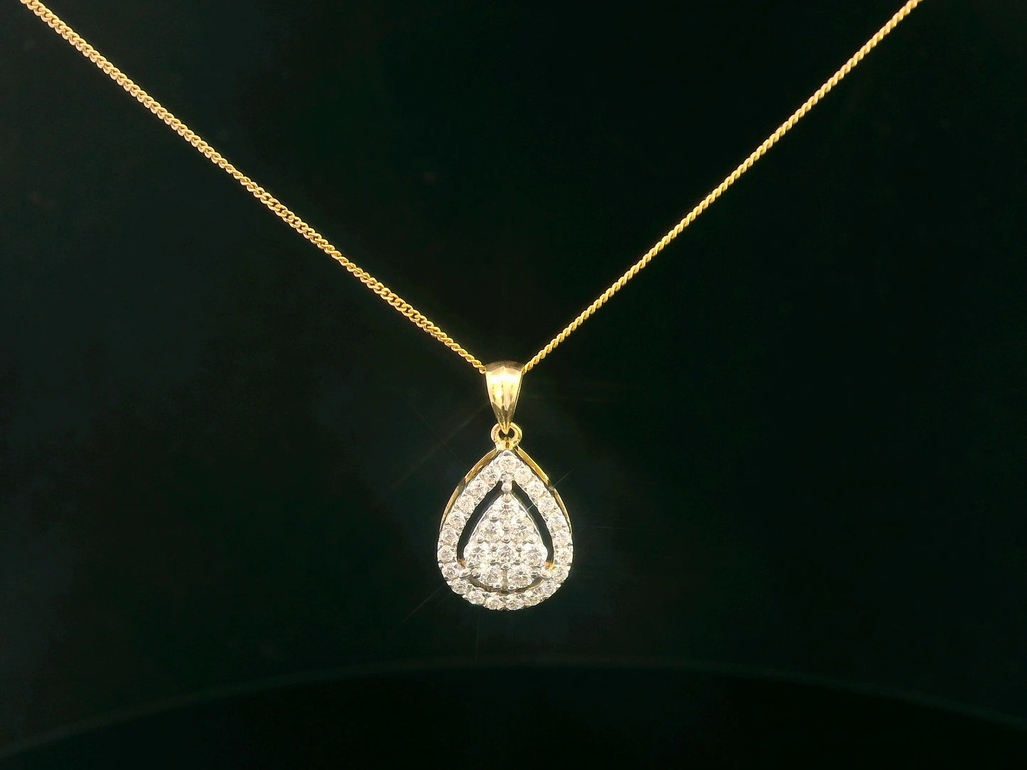 18K Gold Pear-Shaped Diamond Pendant – 0.30 Carat Halo Design