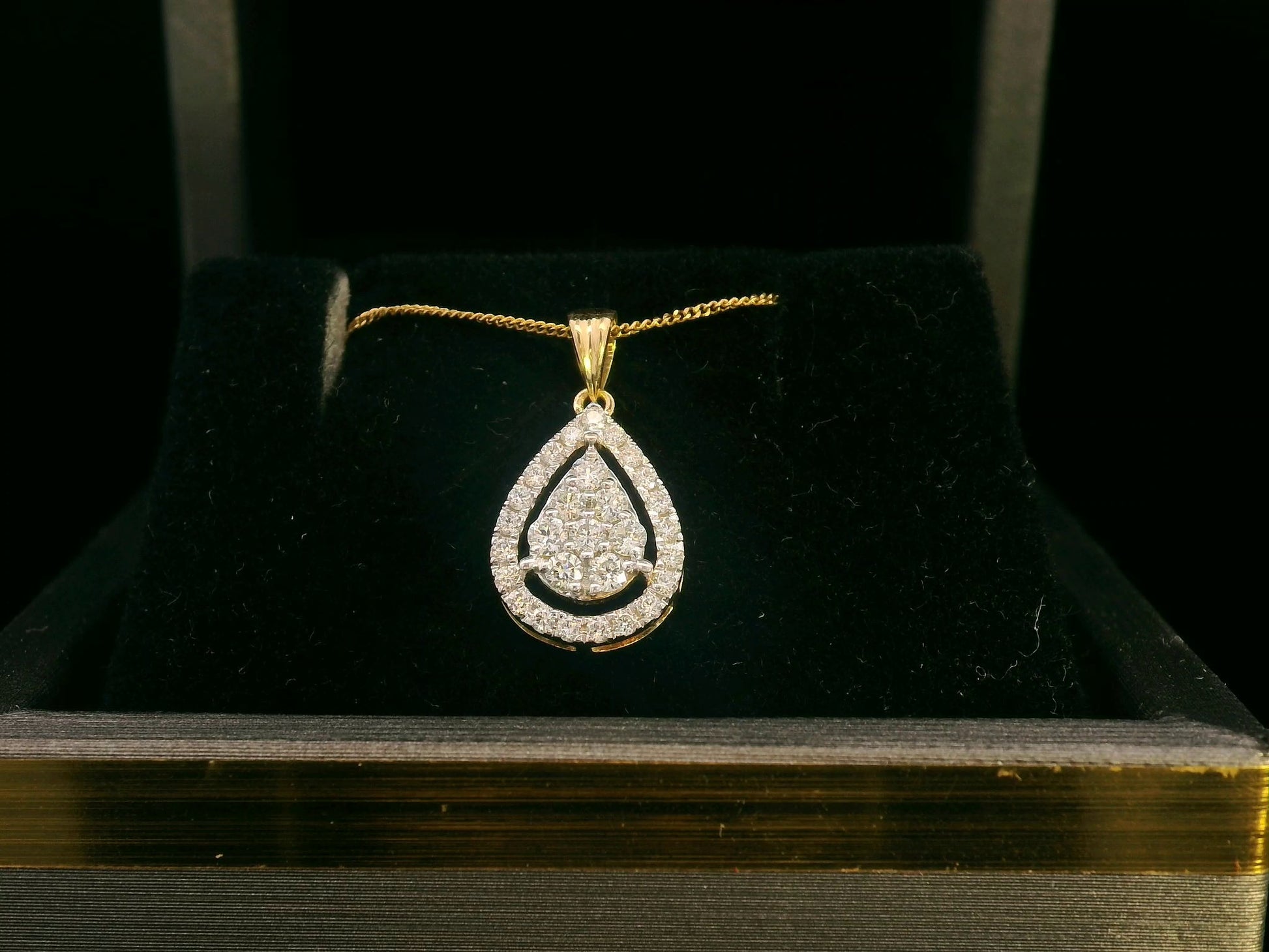18K Gold Pear-Shaped Diamond Pendant – 0.30 Carat Halo Design