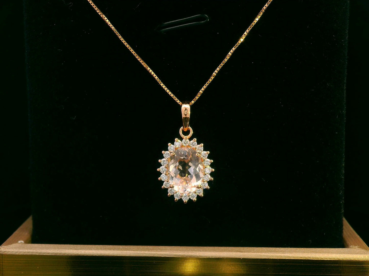 18K Rose Gold Morganite & Diamond Pendant – 1.65 CT Oval-Cut Morganite, 0.23 CT Diamond Halo, Elegant Bridal & Anniversary Jewelry