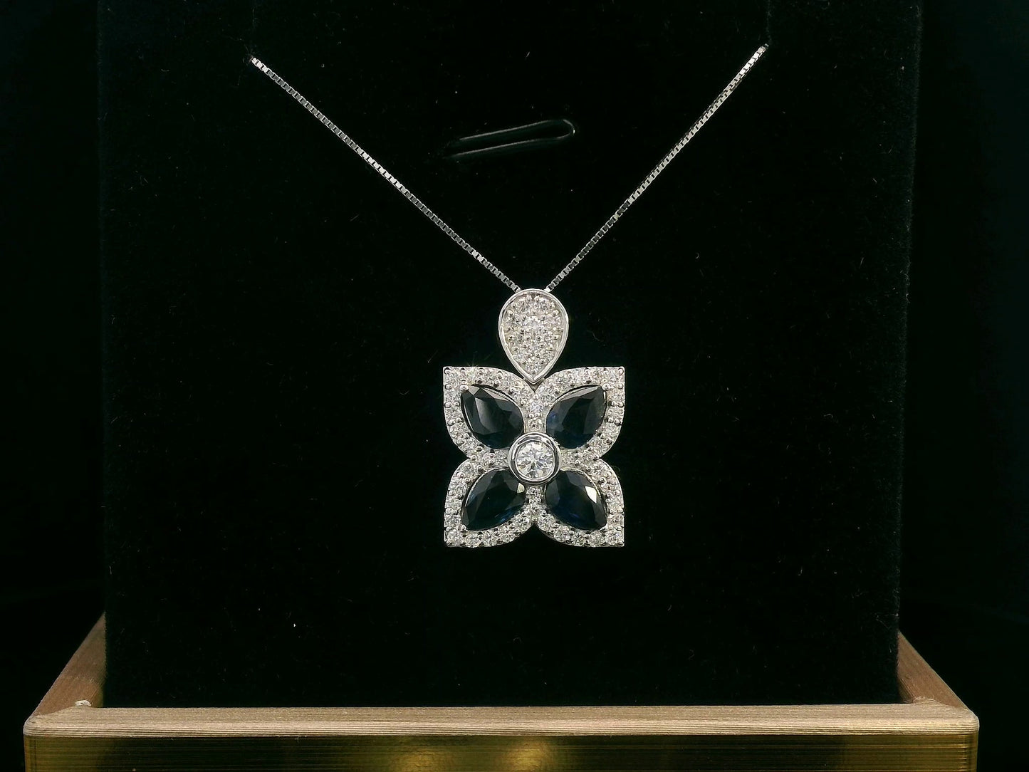 18K White Gold Blue Sapphire & Diamond Flower Pendant Necklace – Luxury Fine Jewelry with 1.48CT Blue Sapphires & 0.56CT Diamonds