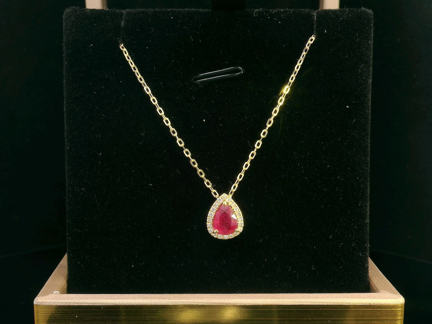 18K Gold Pear-Shaped Ruby and Diamond Halo Pendant Necklace – Luxury July Birthstone Jewelry with 0.89ct Ruby & Diamond Halo