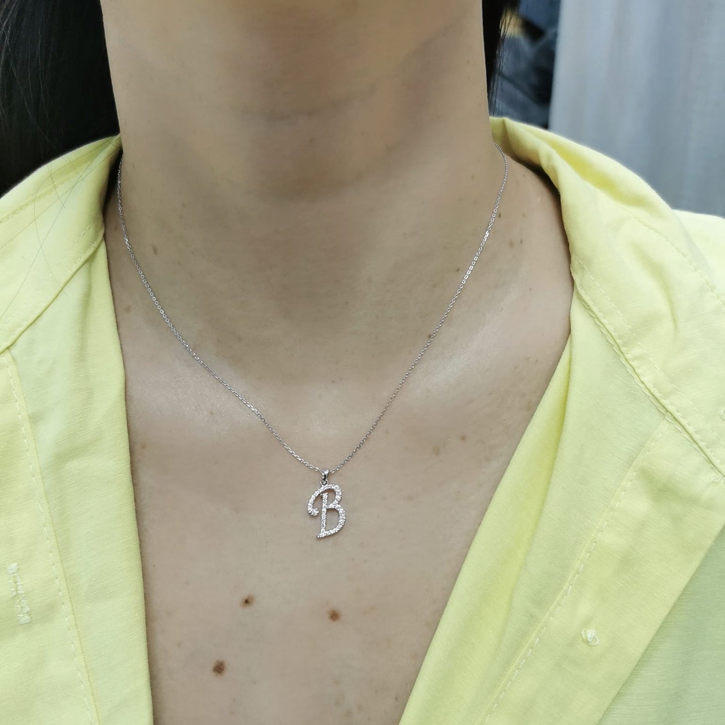 18K gold diamond initial pendant featuring 0.21 carats of brilliant diamonds, personalized letter necklace, luxury monogram jewelry gift.
