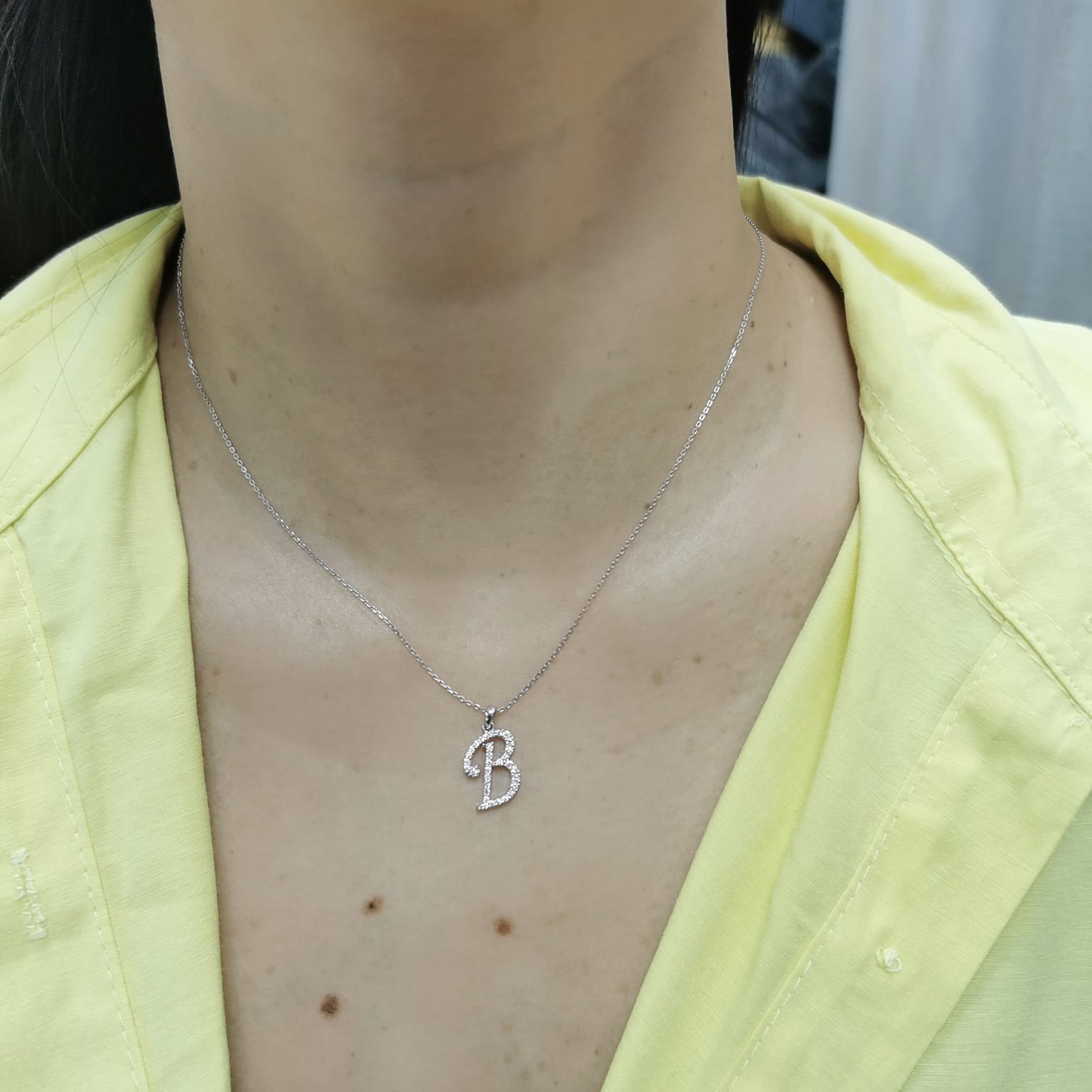 18K gold diamond initial pendant featuring 0.21 carats of brilliant diamonds, personalized letter necklace, luxury monogram jewelry gift.