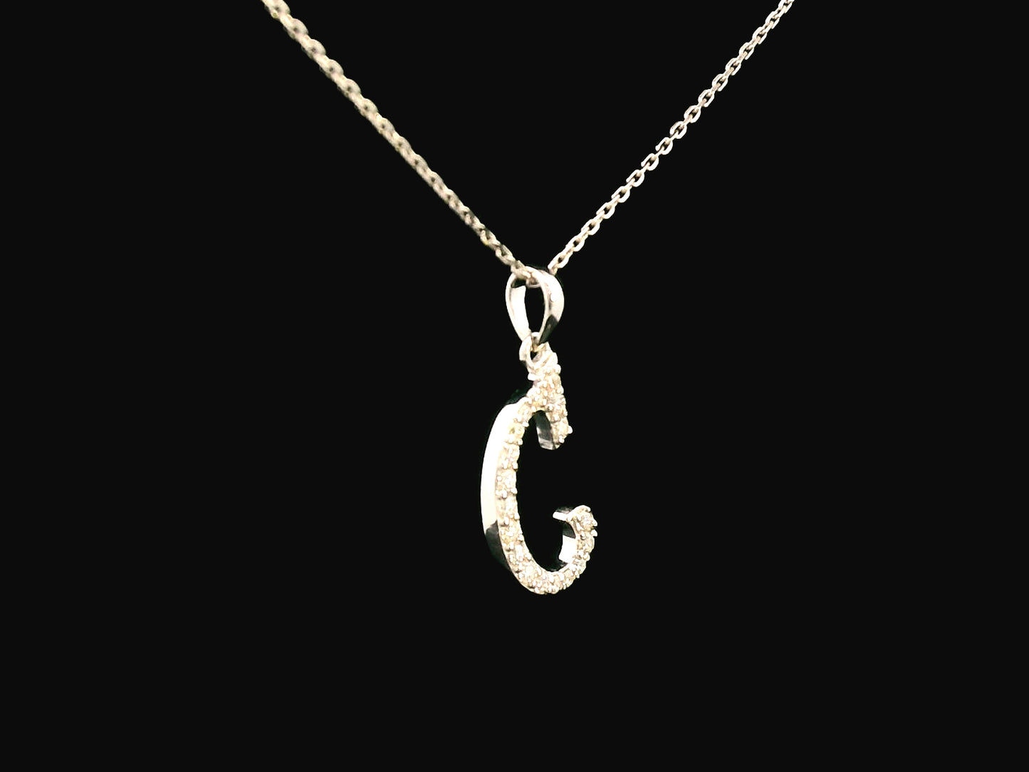 18K gold diamond initial pendant featuring 0.17 carats of brilliant diamonds, personalized letter necklace, luxury monogram jewelry gift.