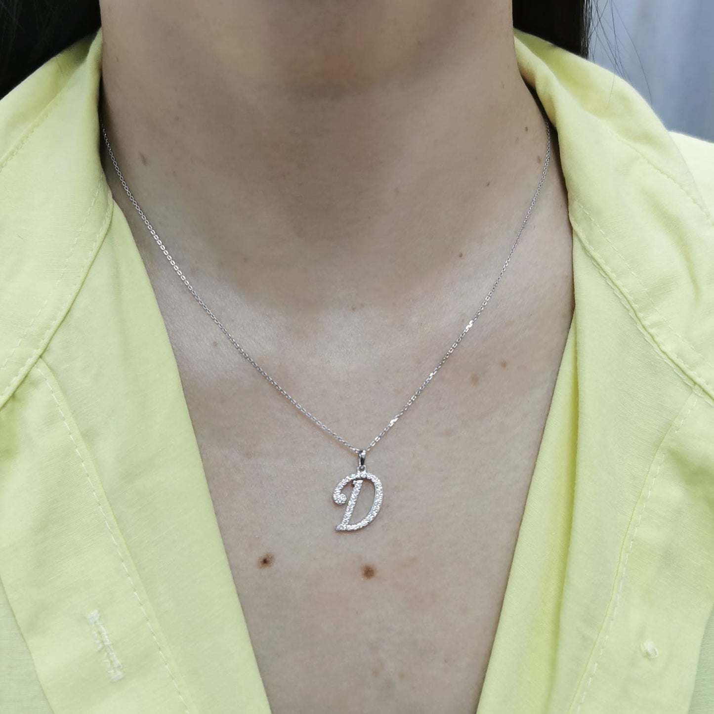 18K gold diamond initial pendant featuring 0.25 carats of brilliant diamonds, personalized letter necklace, luxury monogram jewelry gift.