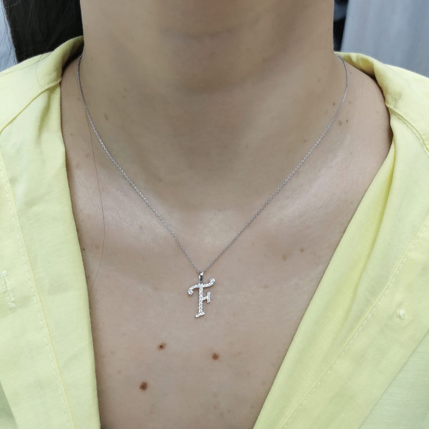 18K gold diamond initial pendant featuring 0.21 carats of brilliant diamonds, personalized letter necklace, luxury monogram jewelry gift.