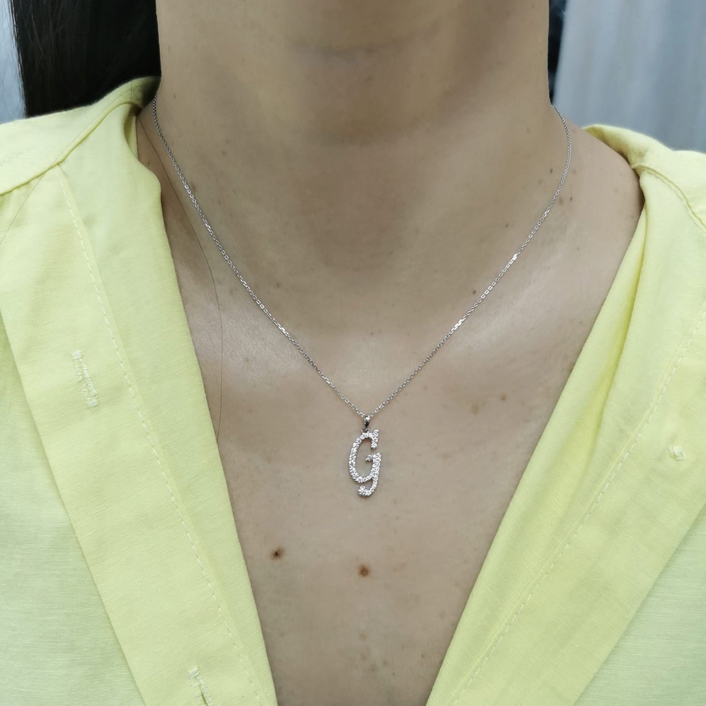 18K gold diamond initial pendant featuring 0.26 carats of brilliant diamonds, personalized letter necklace, luxury monogram jewelry gift.