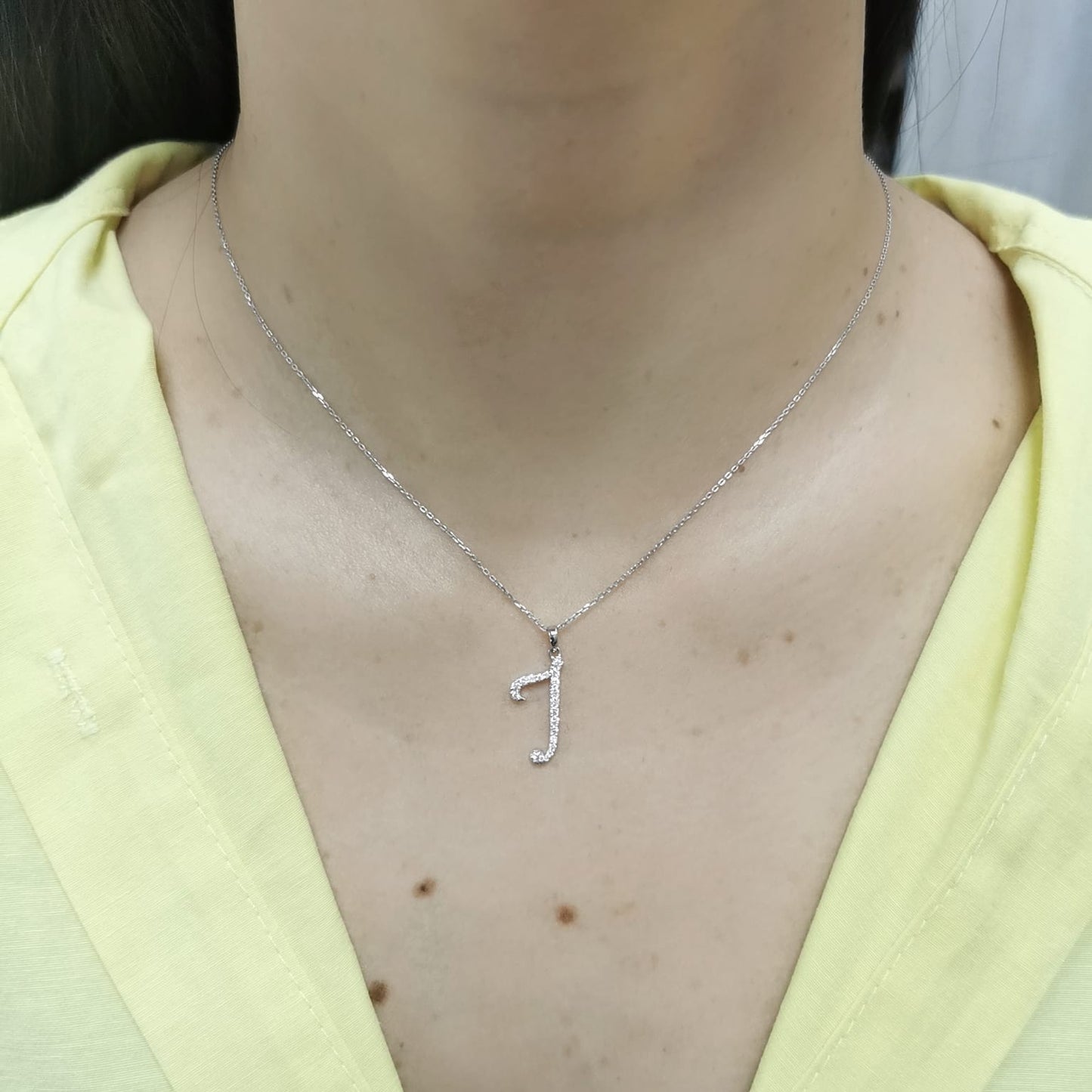 18K gold diamond initial pendant featuring 0.19 carats of brilliant diamonds, personalized letter necklace, luxury monogram jewelry gift.