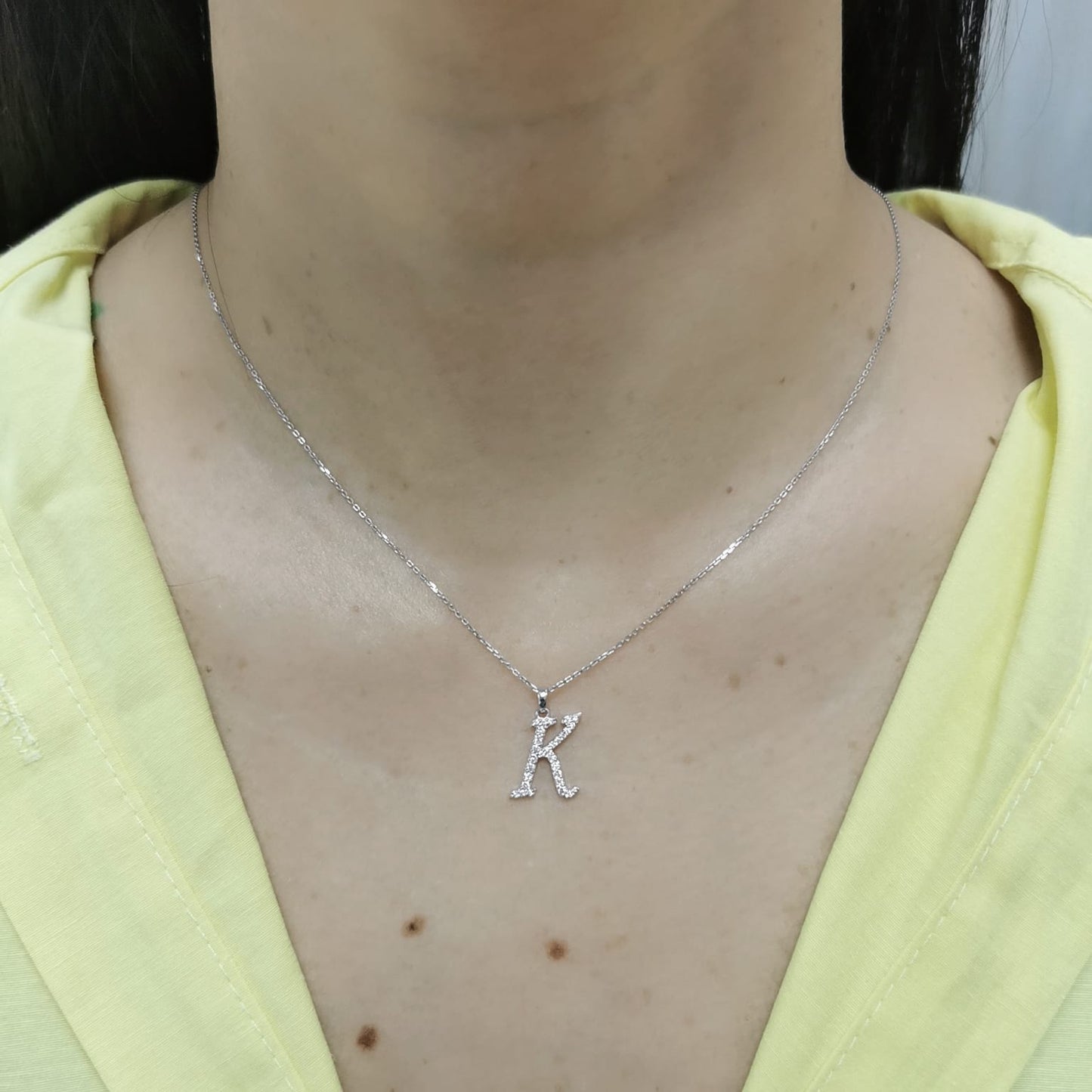 18K gold diamond initial pendant featuring 0.20 carats of brilliant diamonds, personalized letter necklace, luxury monogram jewelry gift.