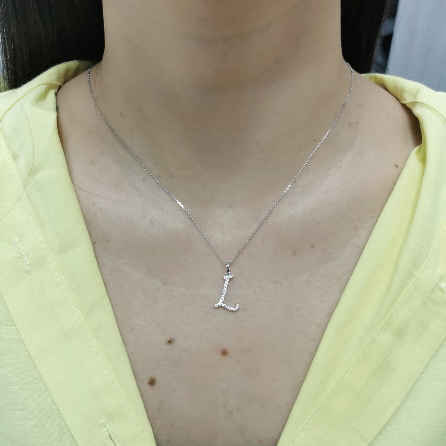 18K gold diamond initial pendant featuring 0.17 carats of brilliant diamonds, personalized letter necklace, luxury monogram jewelry gift.