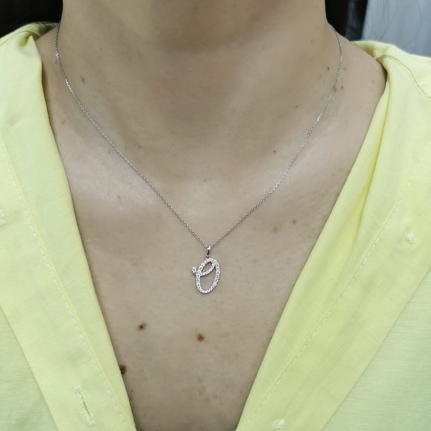 18K gold diamond initial pendant featuring 0.28 carats of brilliant diamonds, personalized letter necklace, luxury monogram jewelry gift.
