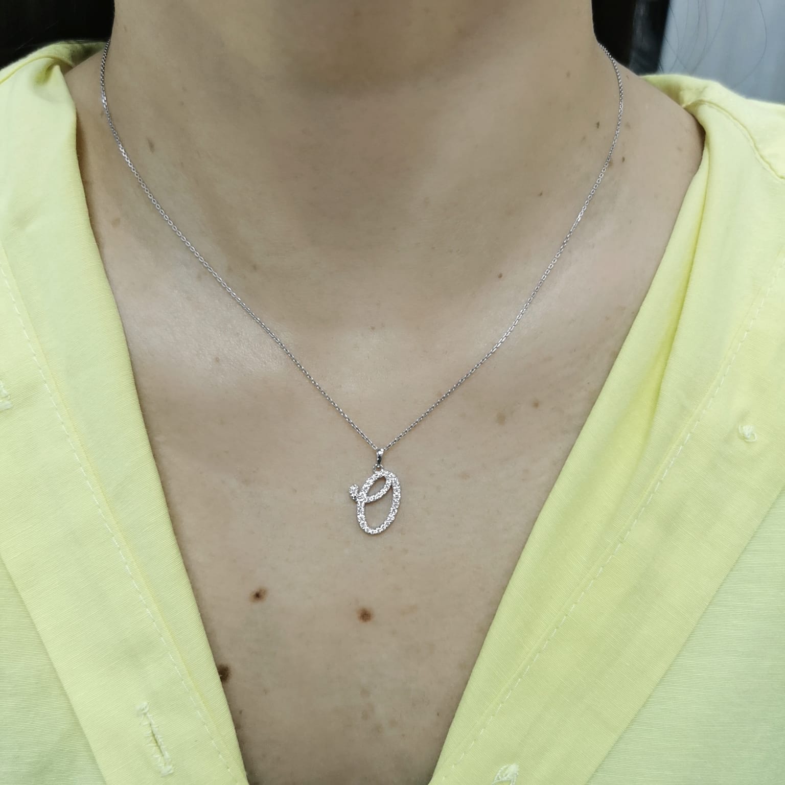 18K gold diamond initial pendant featuring 0.28 carats of brilliant diamonds, personalized letter necklace, luxury monogram jewelry gift.