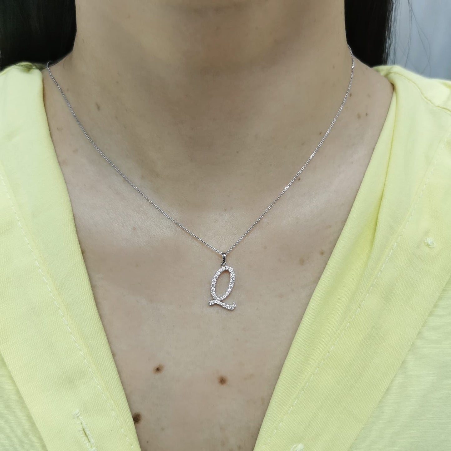 18K gold diamond initial pendant featuring 0.26 carats of brilliant diamonds, personalized letter necklace, luxury monogram jewelry gift.