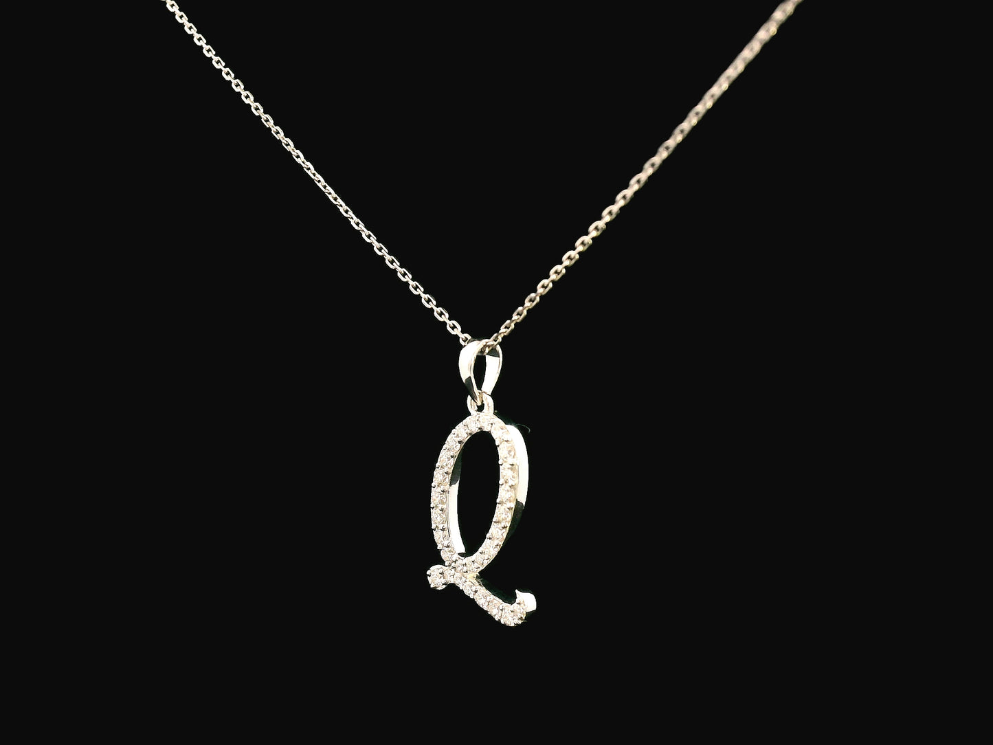 18K gold diamond initial pendant featuring 0.26 carats of brilliant diamonds, personalized letter necklace, luxury monogram jewelry gift.