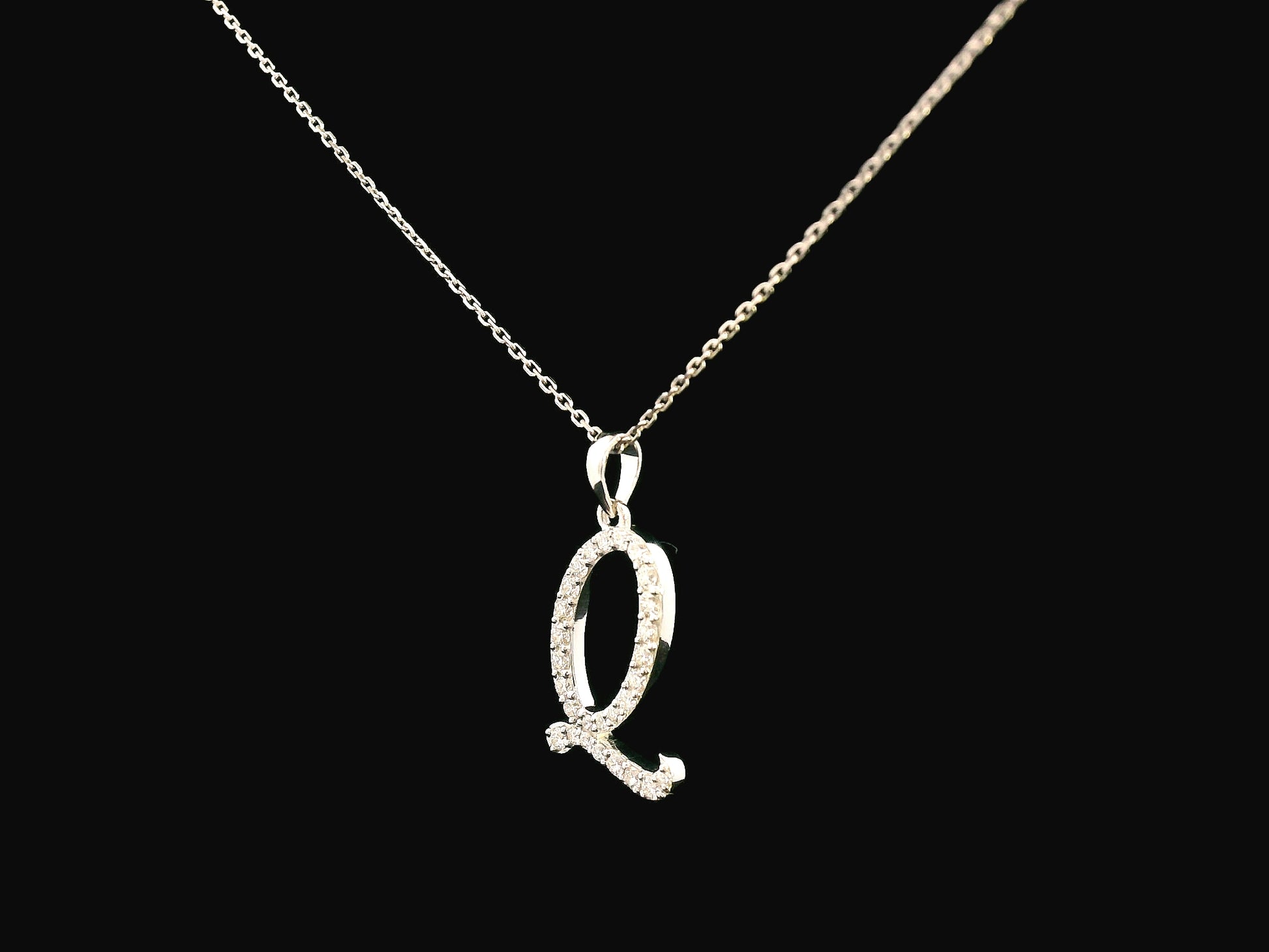 18K gold diamond initial pendant featuring 0.26 carats of brilliant diamonds, personalized letter necklace, luxury monogram jewelry gift.