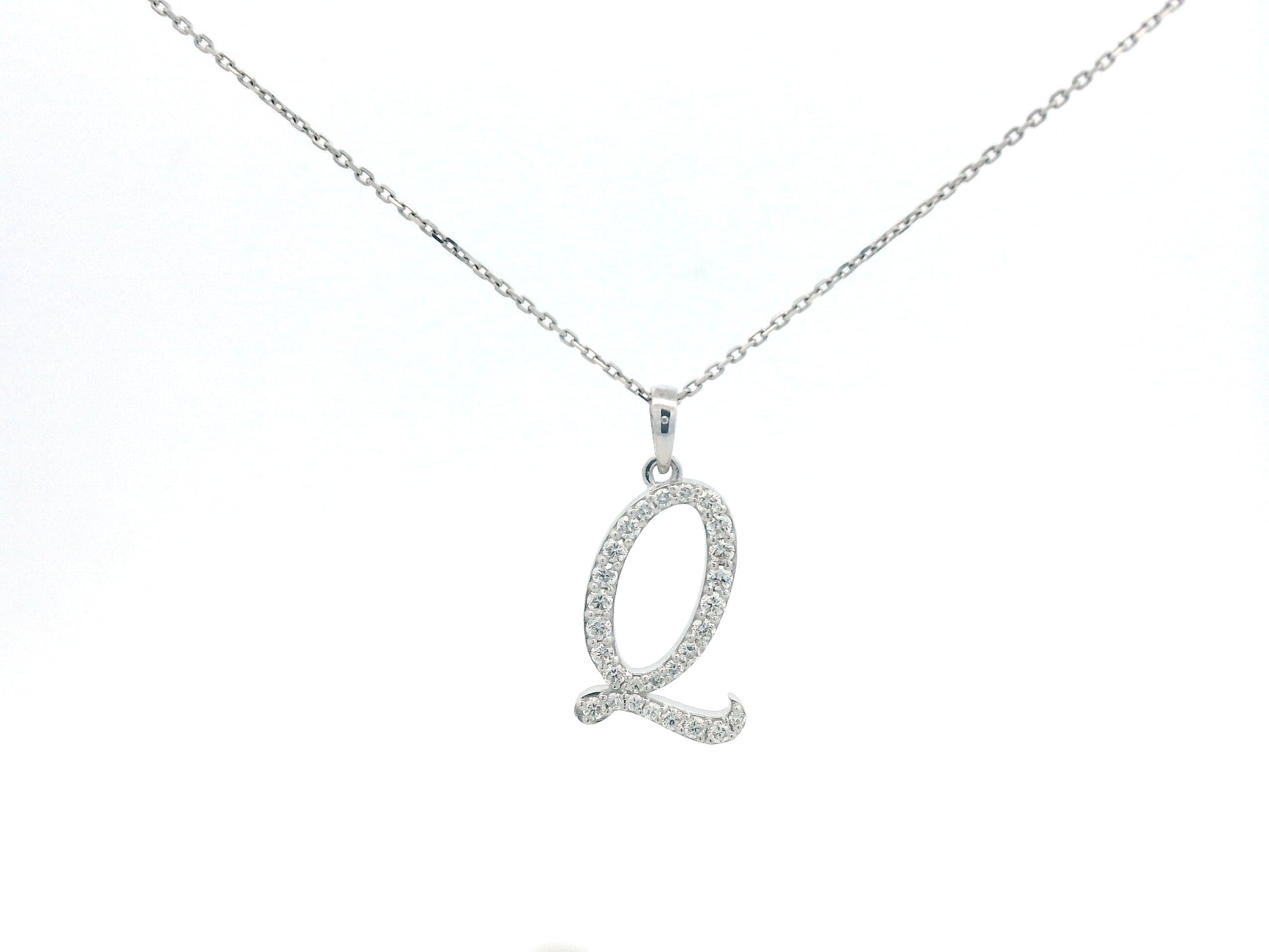 18K gold diamond initial pendant featuring 0.26 carats of brilliant diamonds, personalized letter necklace, luxury monogram jewelry gift.