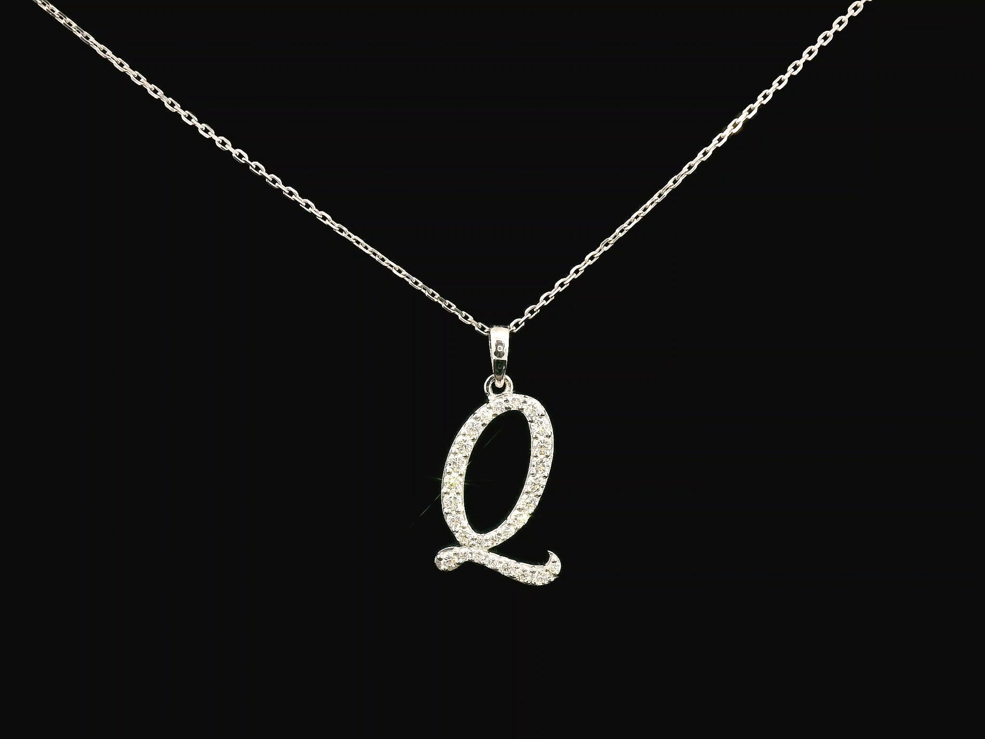 18K gold diamond initial pendant featuring 0.26 carats of brilliant diamonds, personalized letter necklace, luxury monogram jewelry gift.