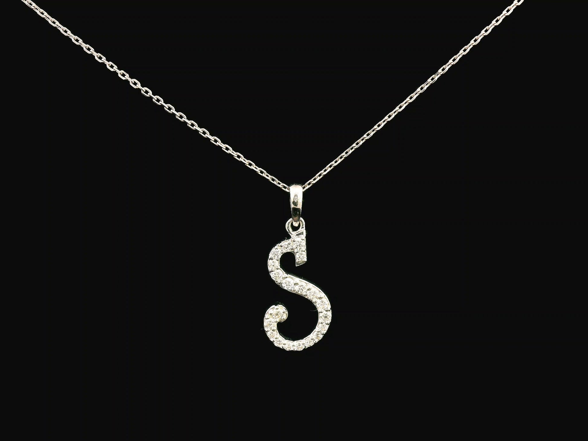 18K gold diamond initial pendant featuring 0.15 carats of brilliant diamonds, personalized letter necklace, luxury monogram jewelry gift.