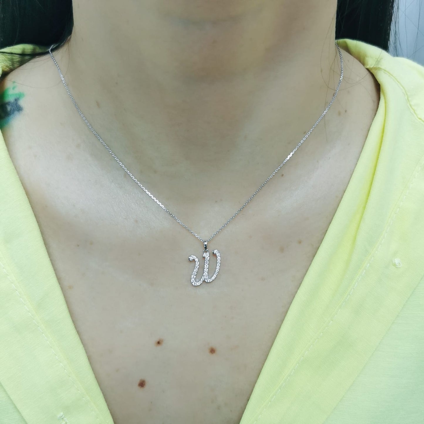 18K gold diamond initial pendant featuring 0.31 carats of brilliant diamonds, personalized letter necklace, luxury monogram jewelry gift.
