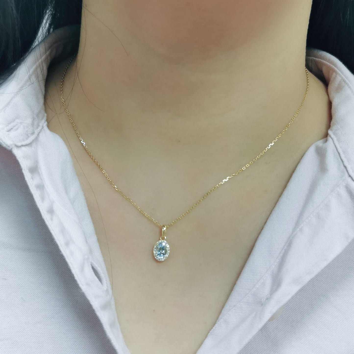 18K yellow gold oval Aquamarine pendant with diamond halo. Layering pendant without chain
