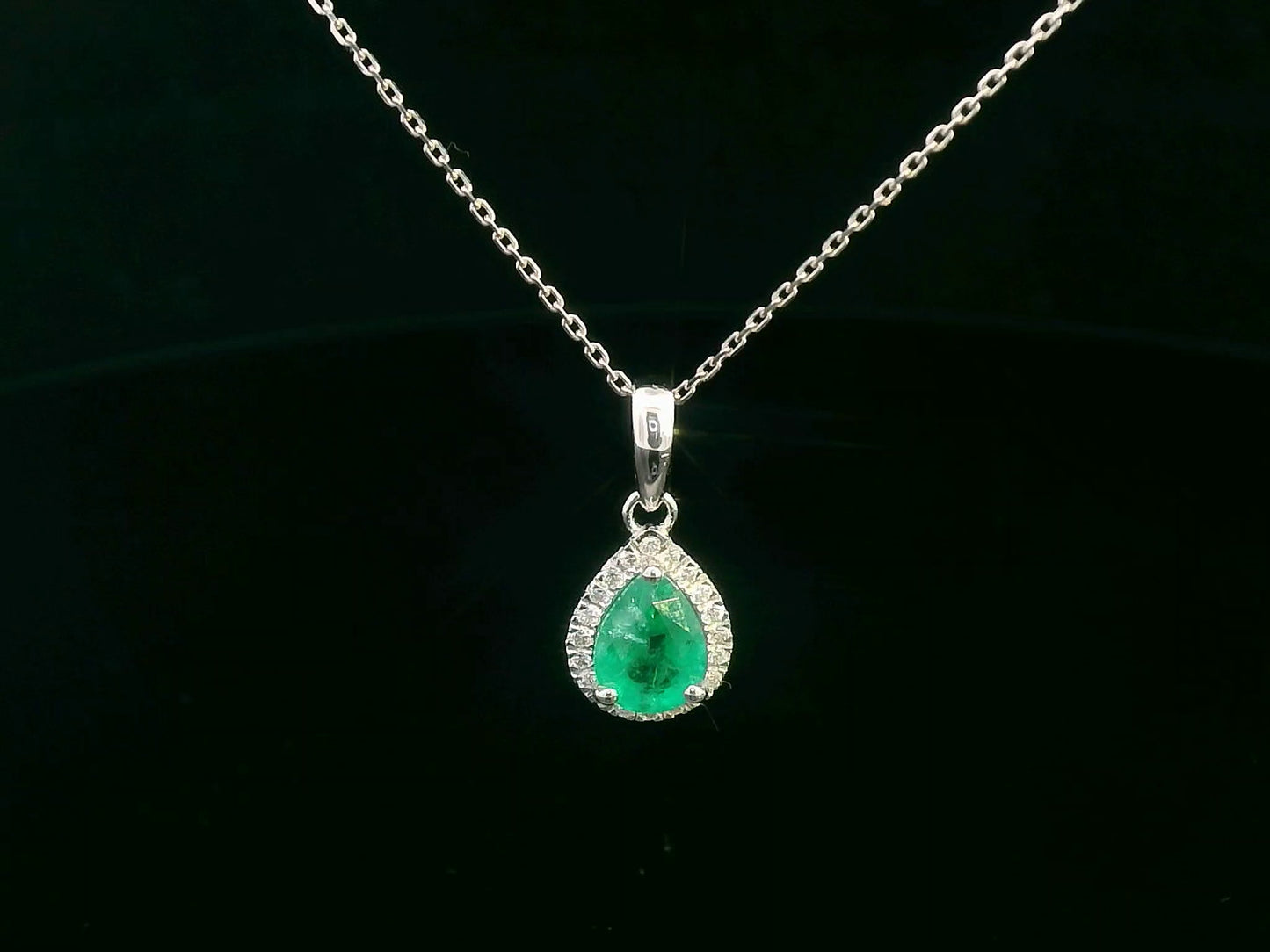 18K White Gold Pendant with 0.76 Carat Pear-Shaped Emerald and Diamond Halo