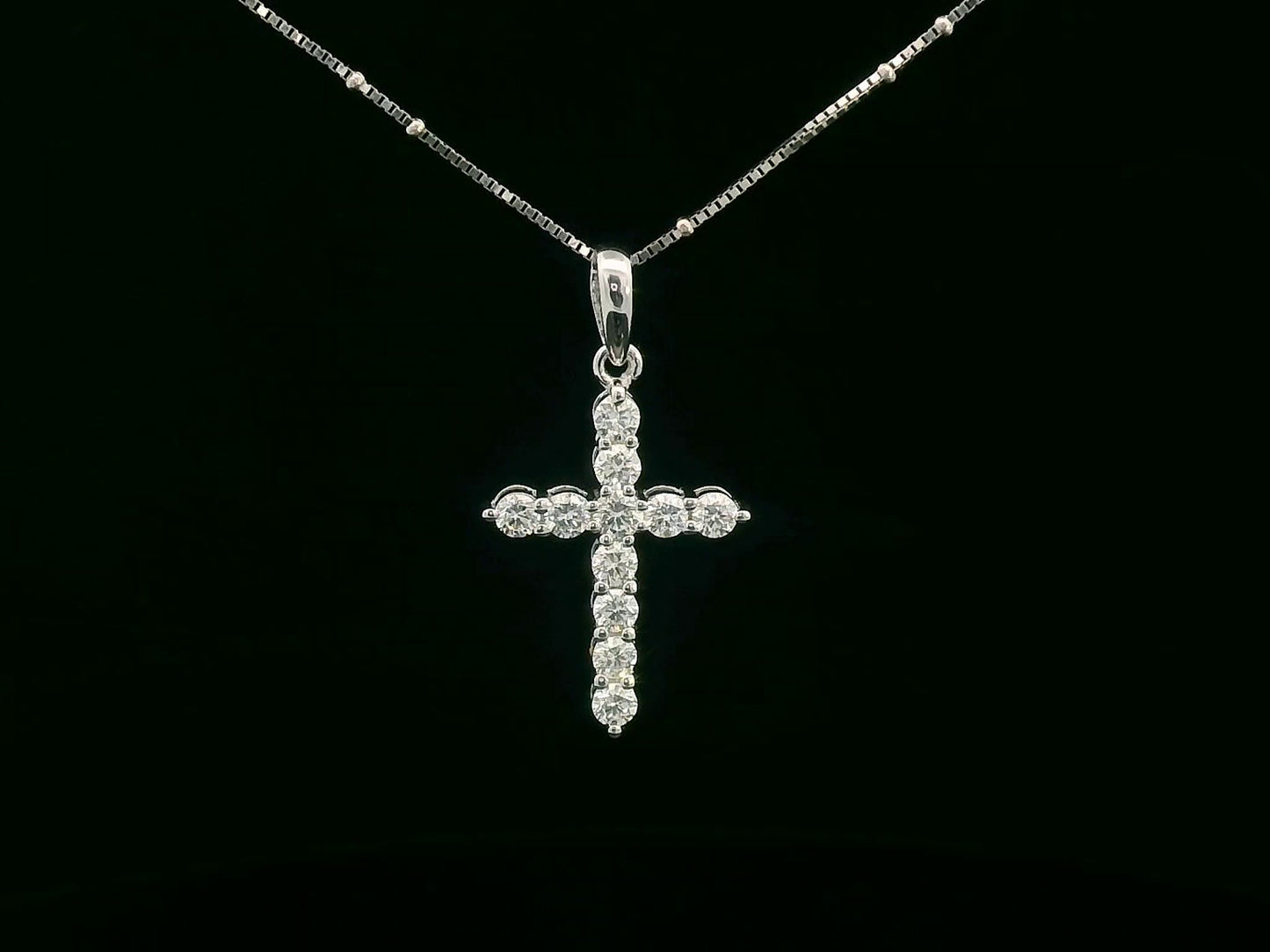 Elegant 18K gold diamond cross pendant with 0.53ct round brilliant diamonds