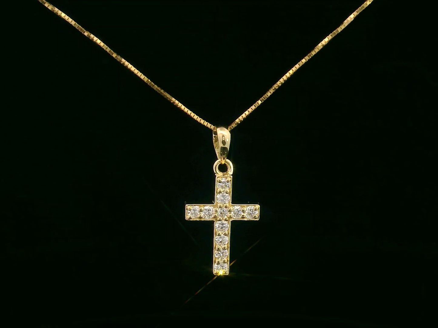 18K gold diamond cross pendant with 0.22 carat round diamonds, without chain