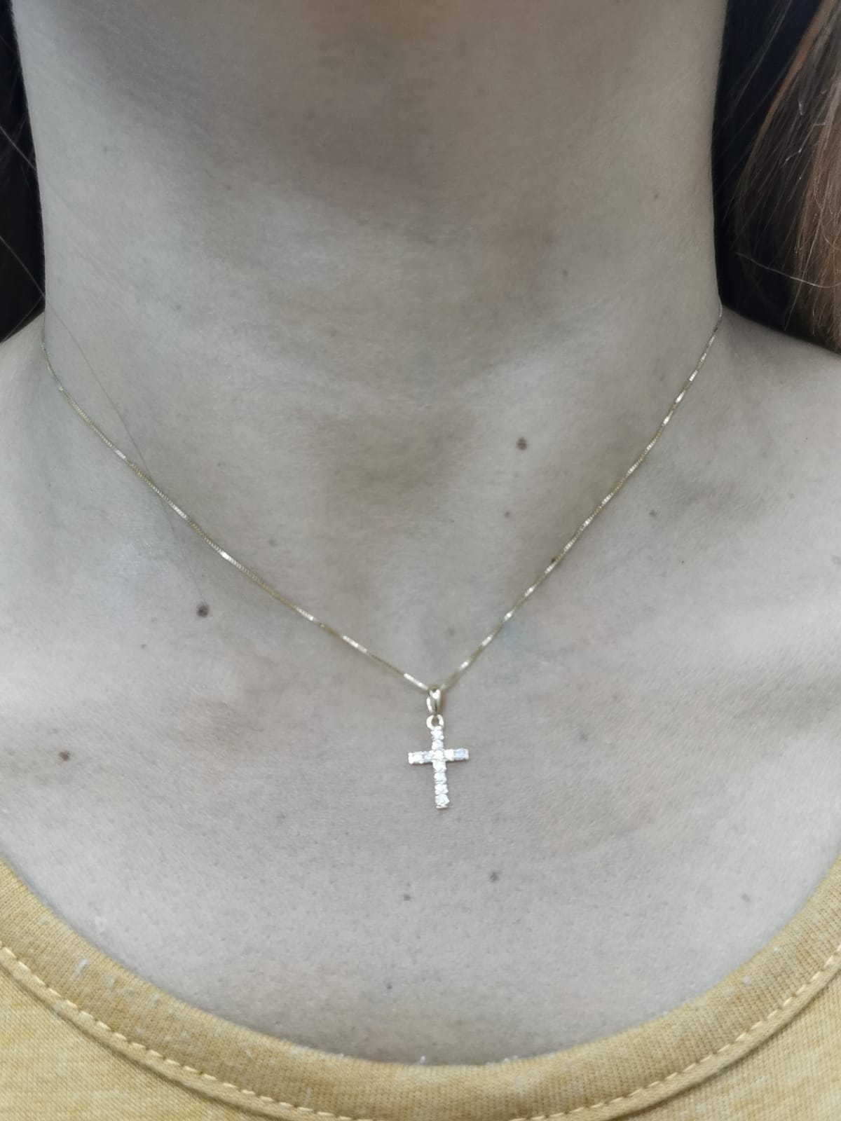 Petite diamond cross pendant in 18K gold with 11 round-cut diamonds totaling 0.13 carat