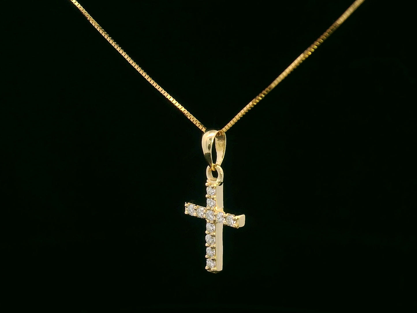 Petite diamond cross pendant in 18K gold with 11 round-cut diamonds totaling 0.13 carat